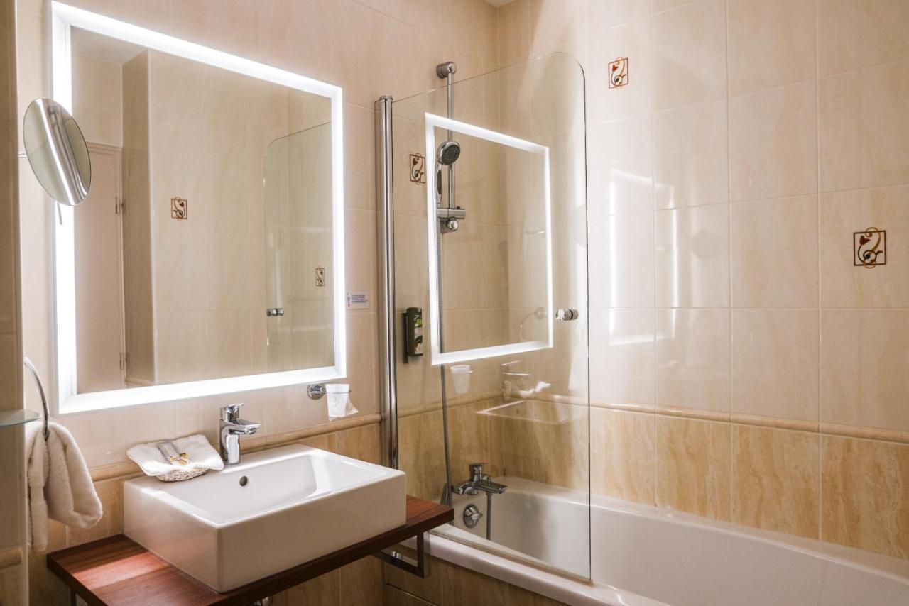Logis Hotel Le Petit Casset La Boisse エクステリア 写真