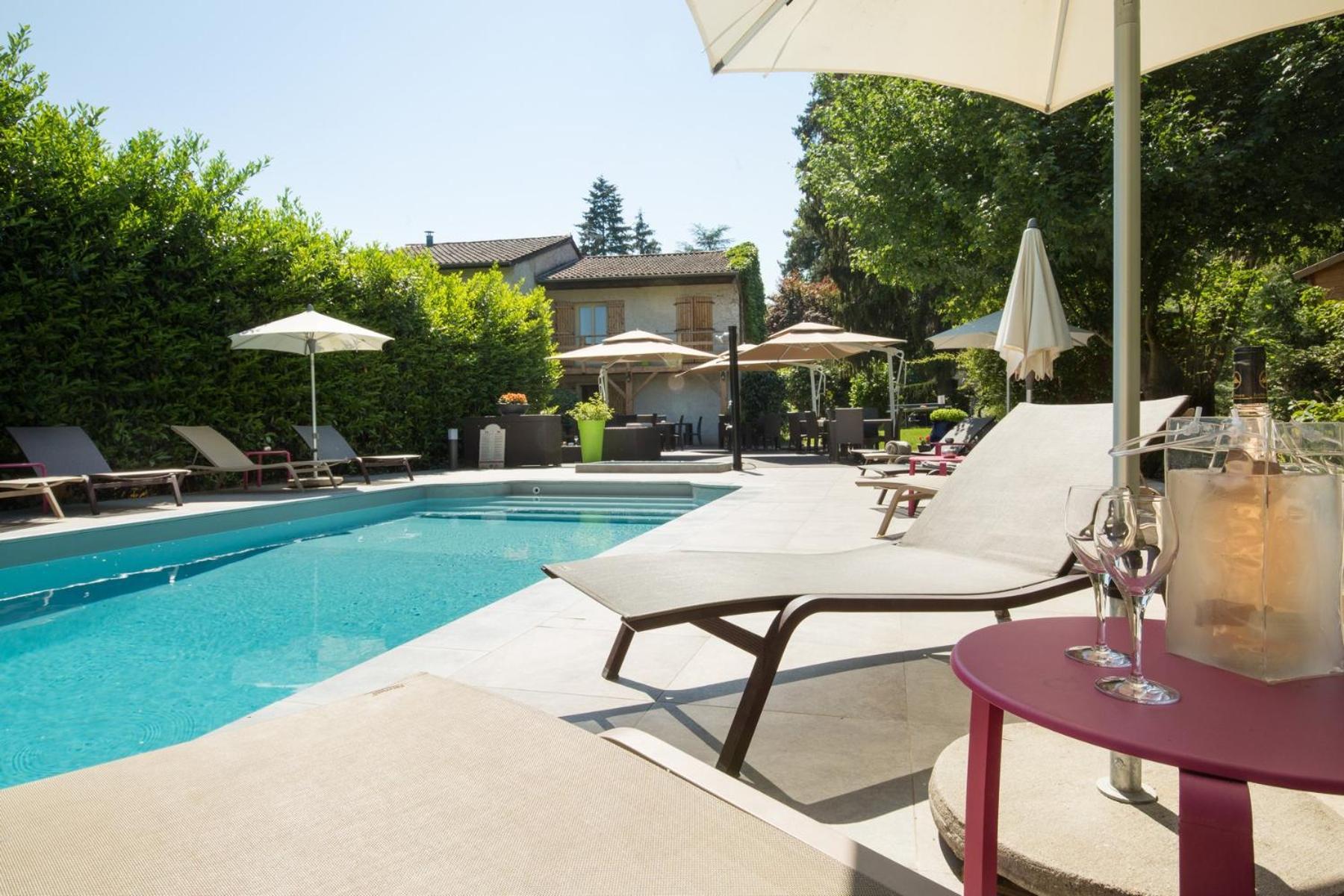 Logis Hotel Le Petit Casset La Boisse エクステリア 写真