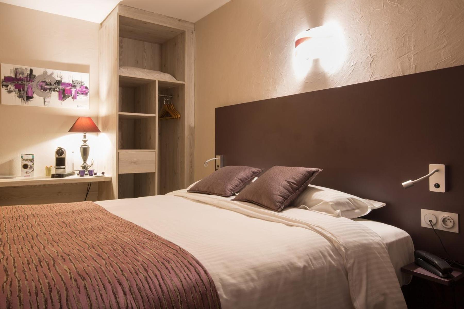 Logis Hotel Le Petit Casset La Boisse 部屋 写真