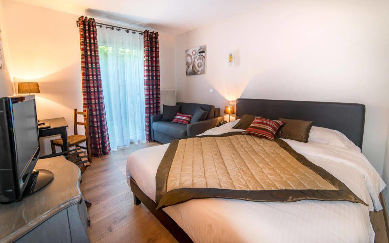 Logis Hotel Le Petit Casset La Boisse エクステリア 写真